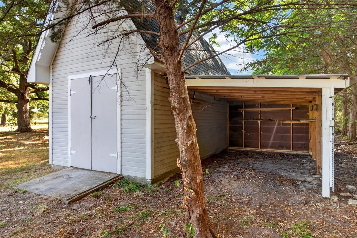 16607 Highway 83 Howe OK 74940