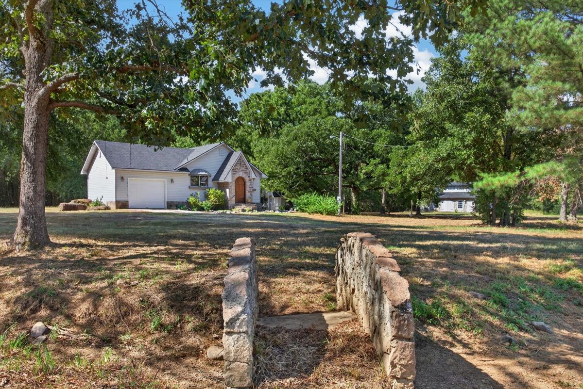 16607 Highway 83 Howe OK 74940