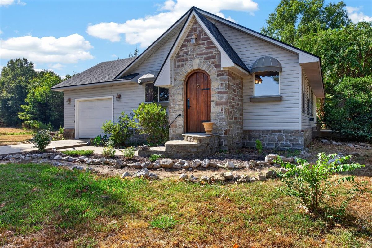 16607 Highway 83 Howe OK 74940