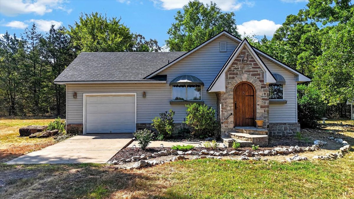 16607 Highway 83 Howe OK 74940
