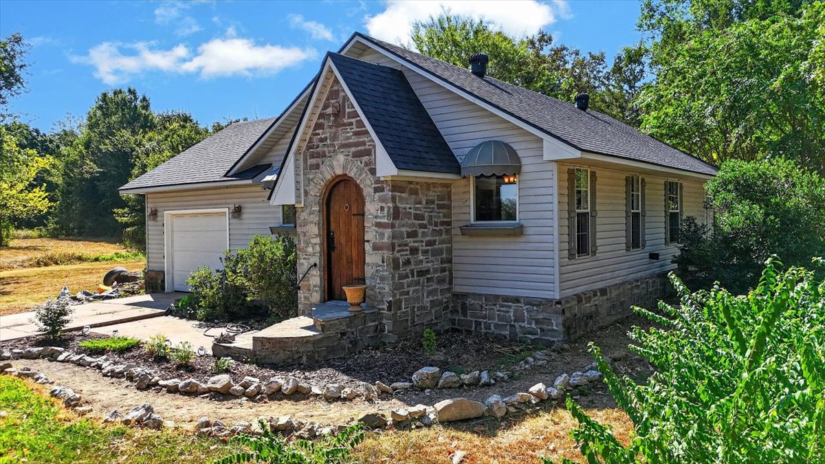 16607 Highway 83 Howe OK 74940