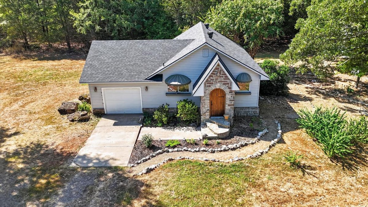 16607 Highway 83 Howe OK 74940