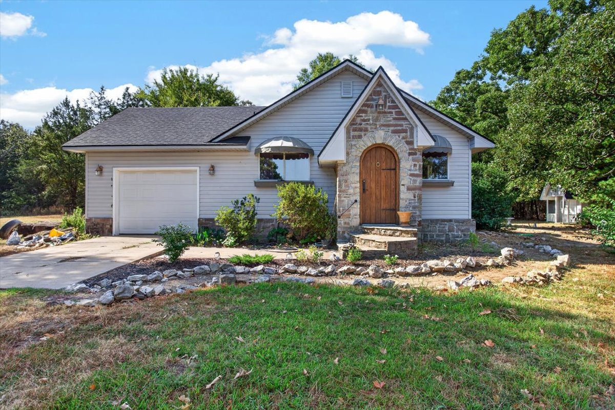 16607 Highway 83 Howe OK 74940