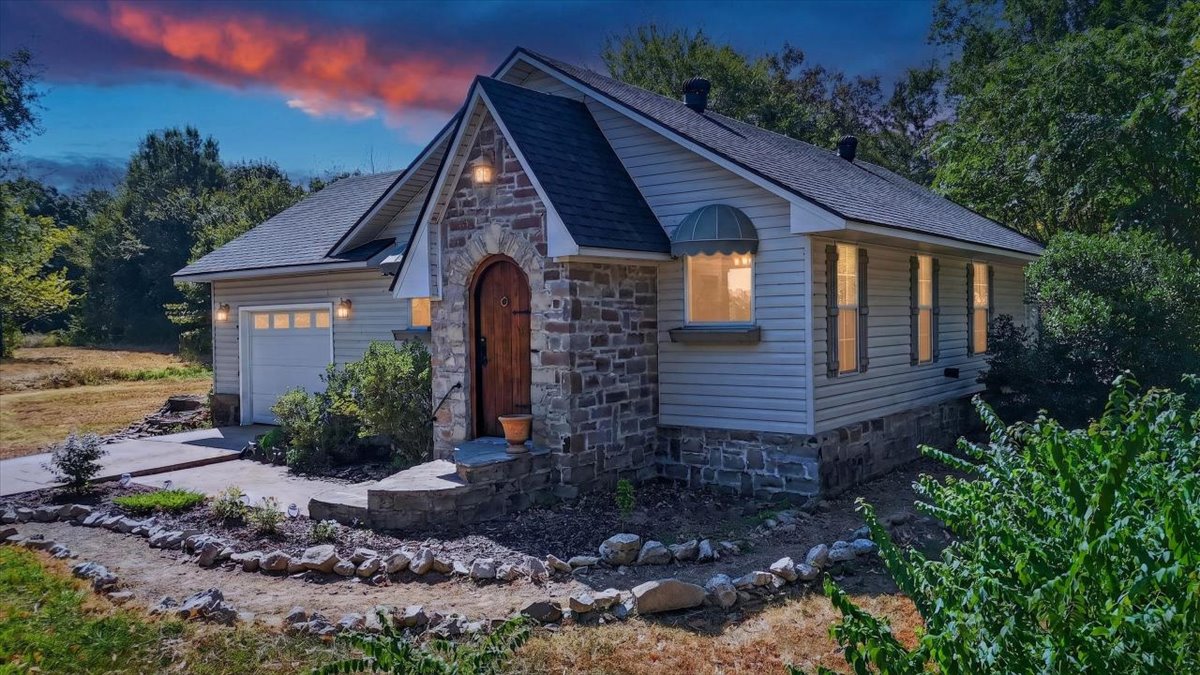 16607 Highway 83 Howe OK 74940