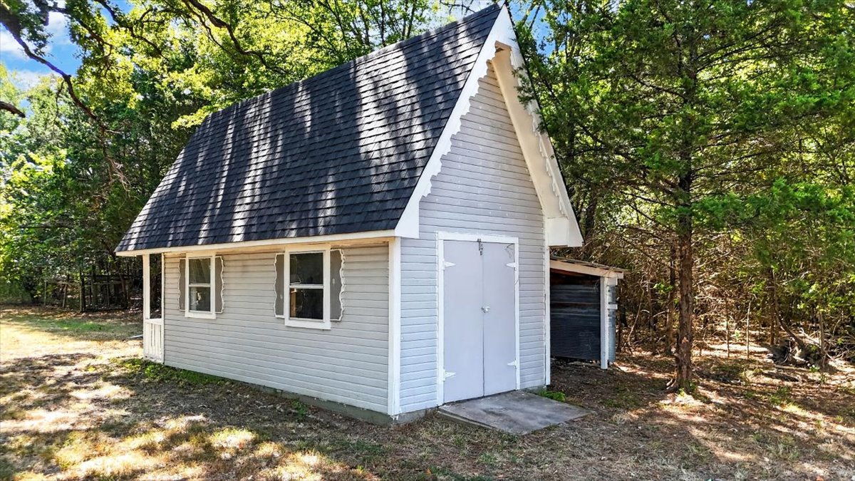 16607 Highway 83 Howe OK 74940