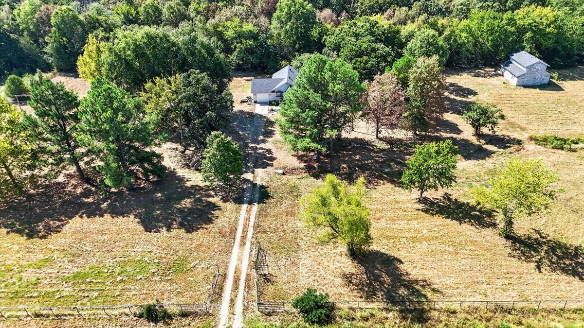 16607 Highway 83 Howe OK 74940