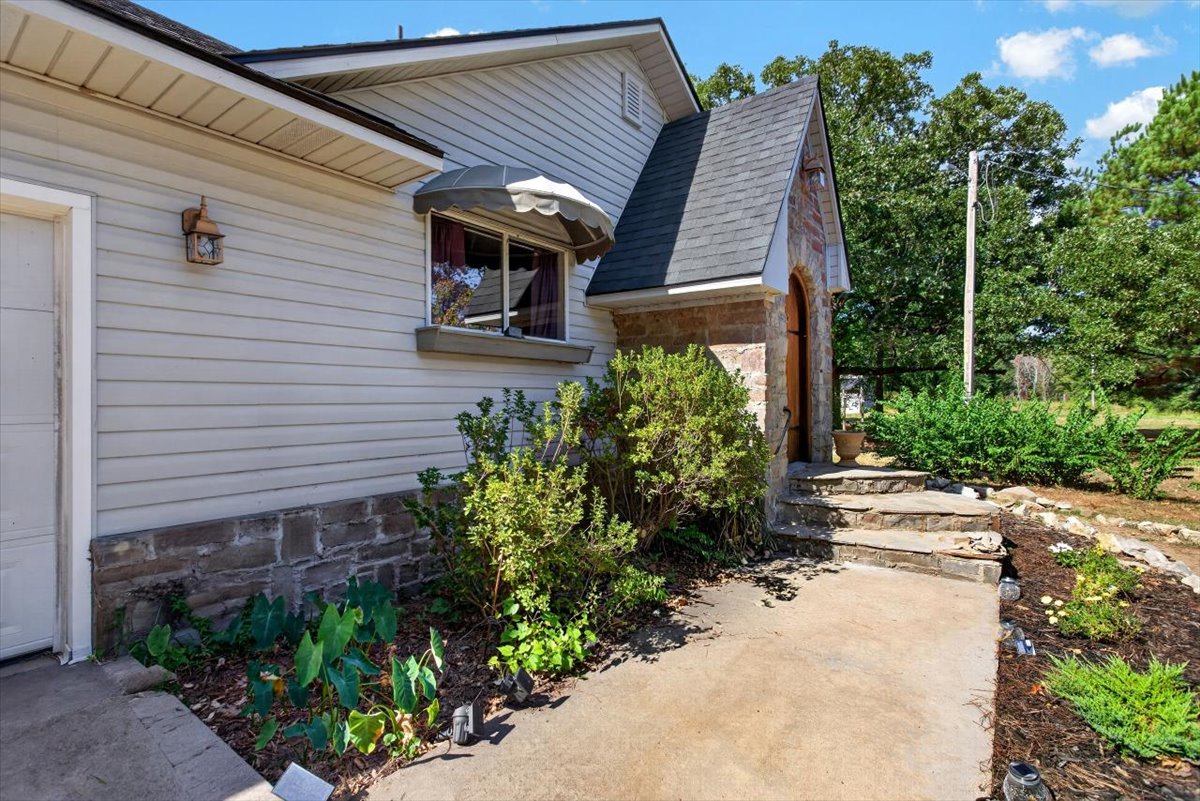 16607 Highway 83 Howe OK 74940