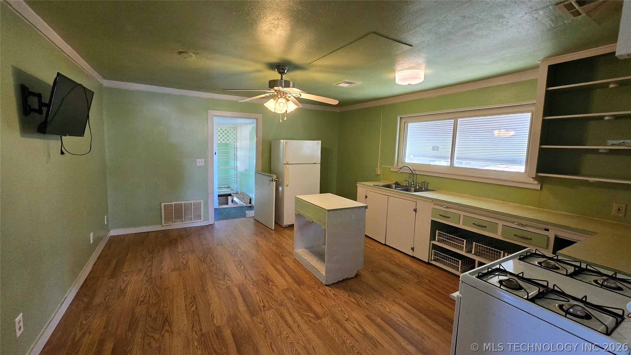 607 Sunset Strip Eufaula OK 74432
