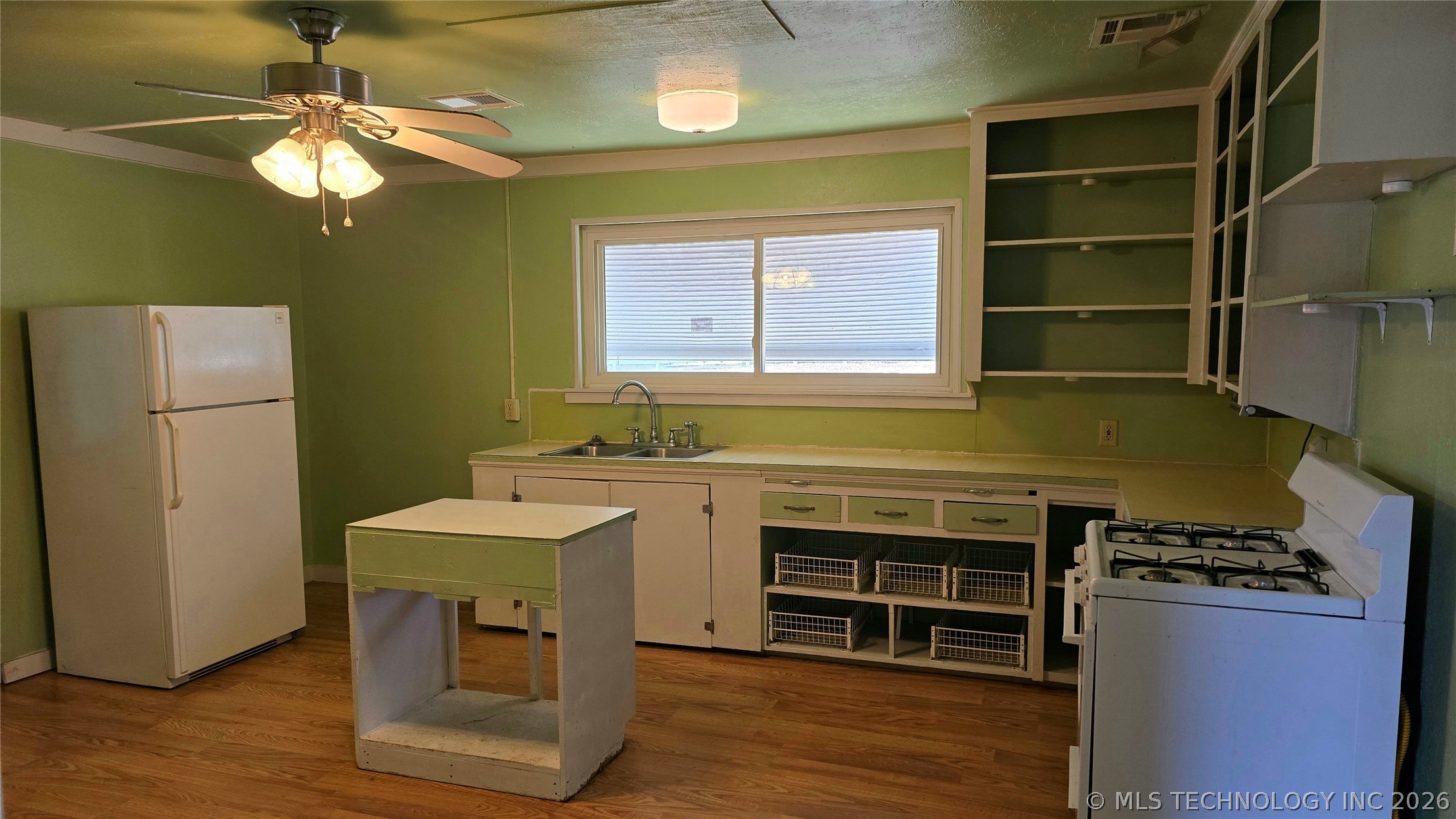 607 Sunset Strip Eufaula OK 74432
