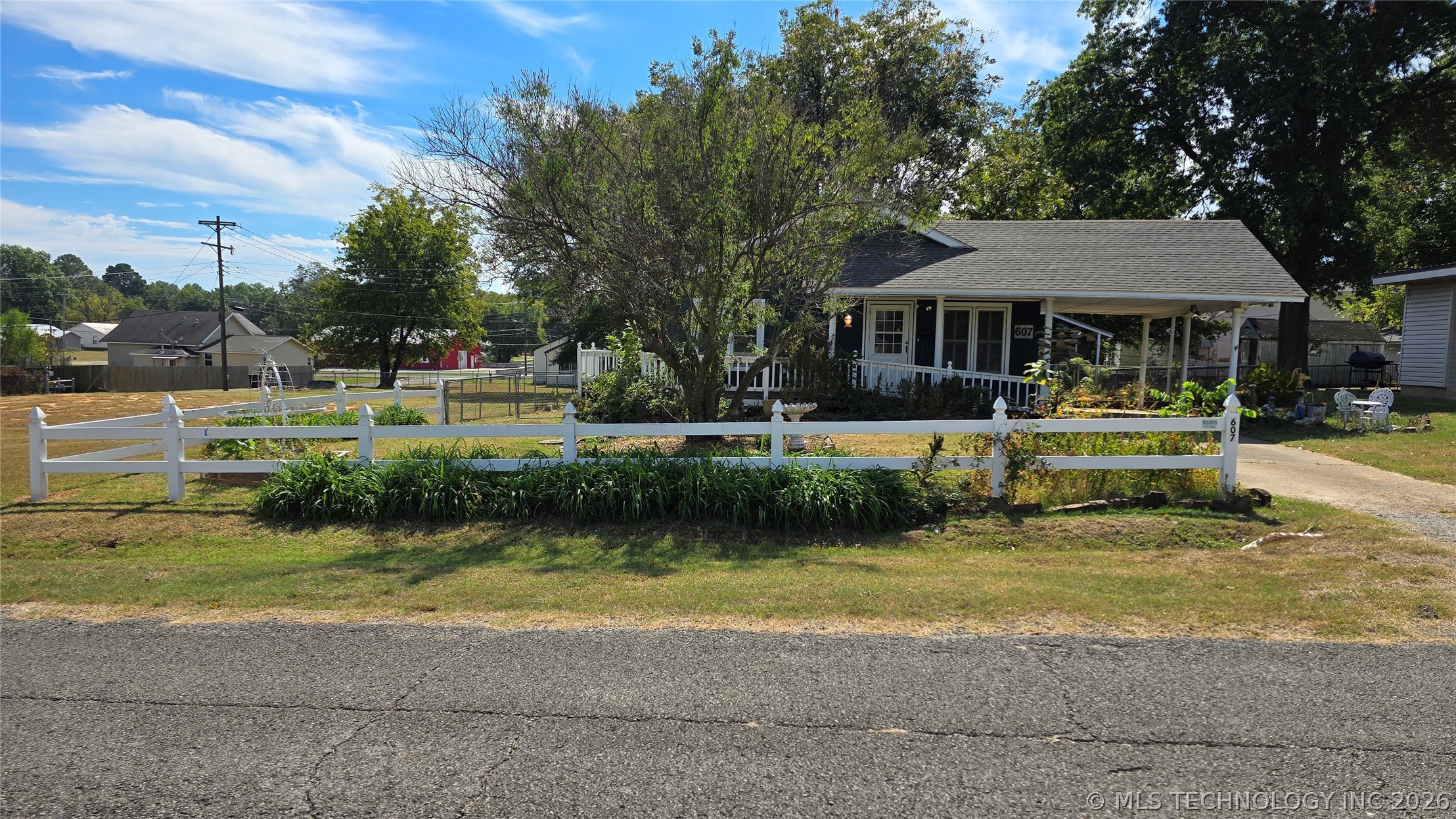 607 Sunset Strip Eufaula OK 74432