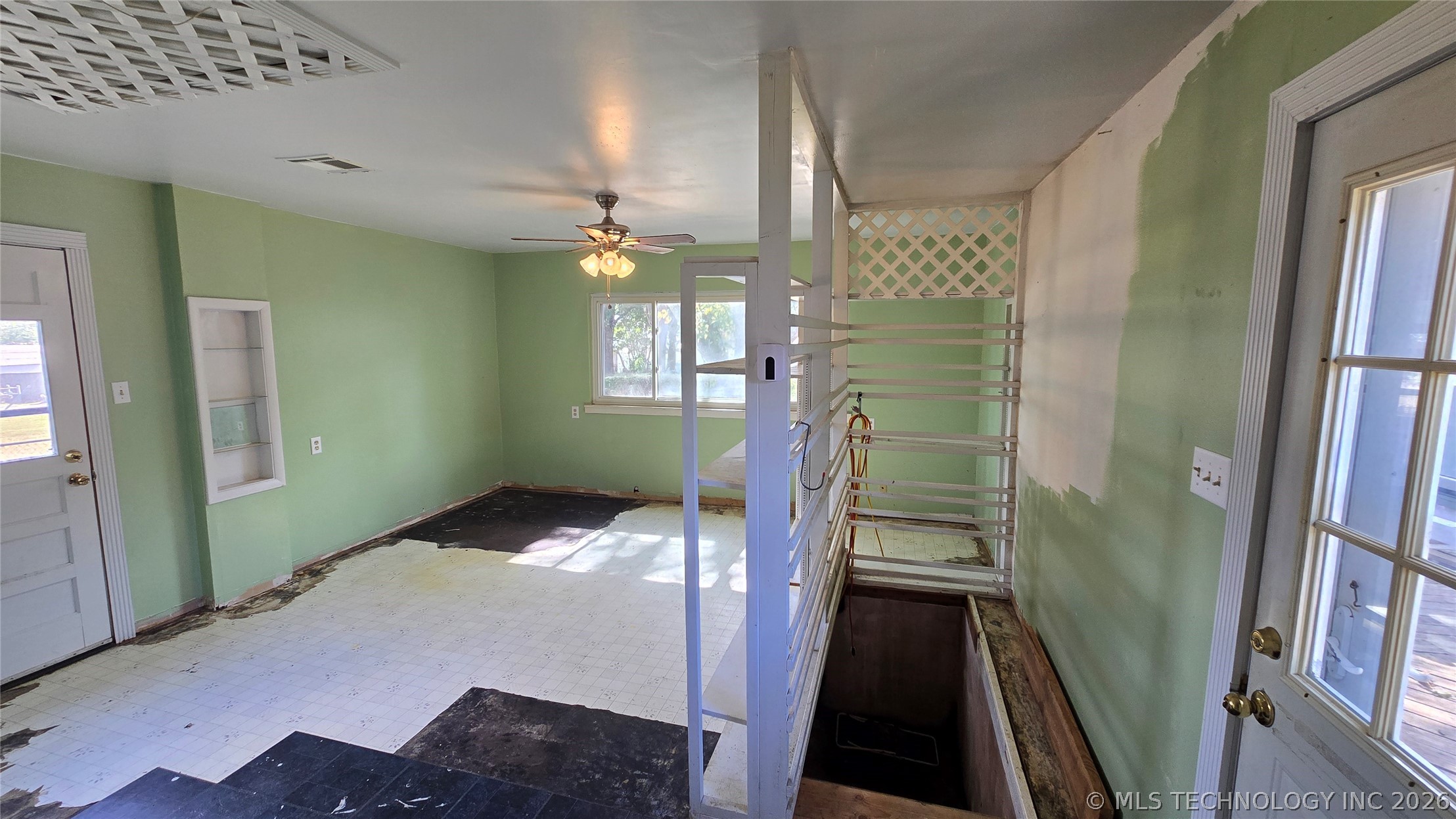 607 Sunset Strip Eufaula OK 74432