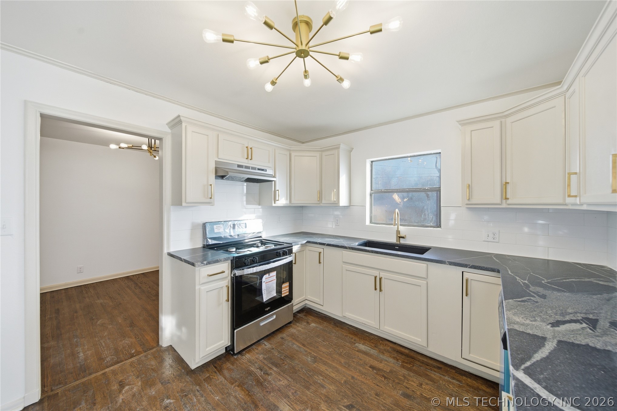 252 E 45th Place Tulsa OK 74105