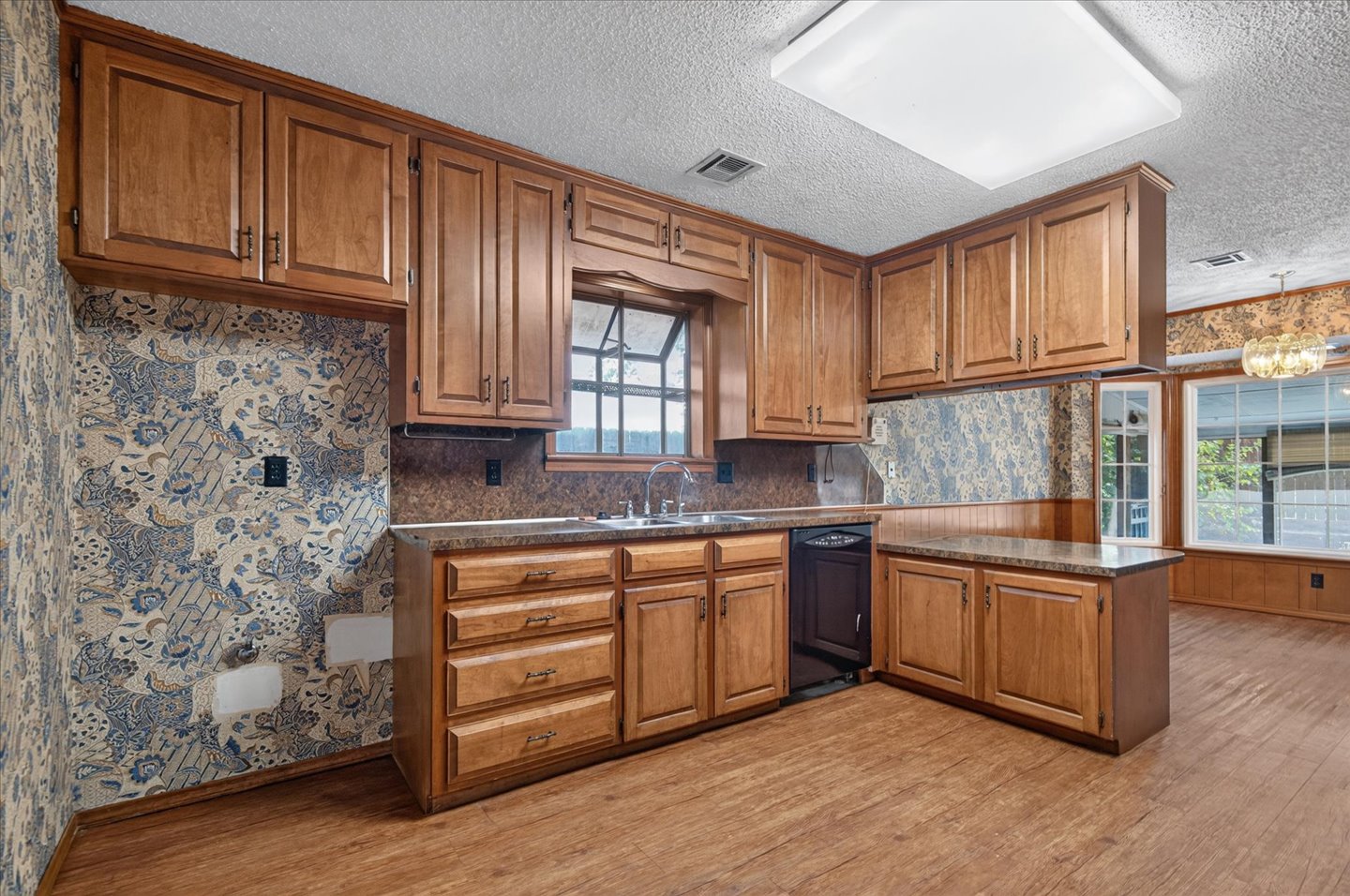1913 Rolling Hills Drive Bartlesville OK 74006