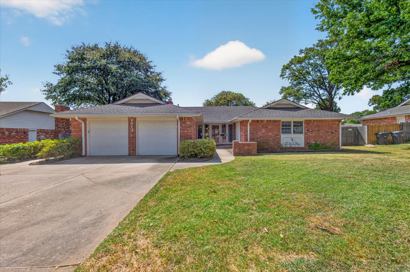 1913 Rolling Hills Drive Bartlesville OK 74006