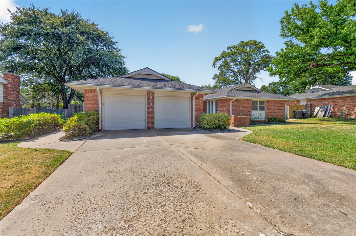 1913 Rolling Hills Drive Bartlesville OK 74006