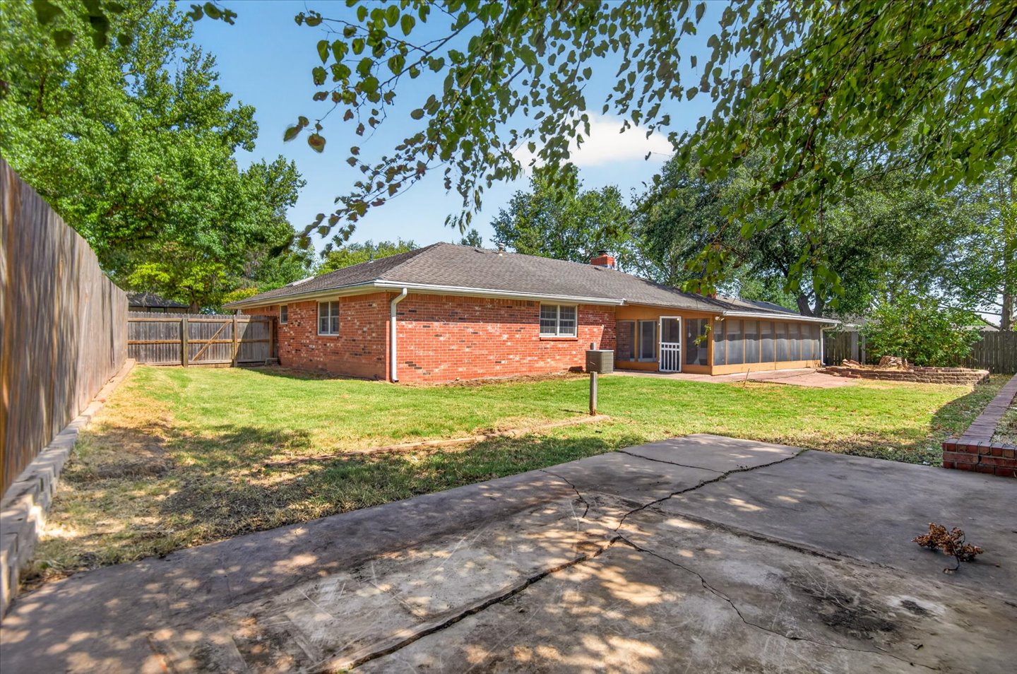 1913 Rolling Hills Drive Bartlesville OK 74006