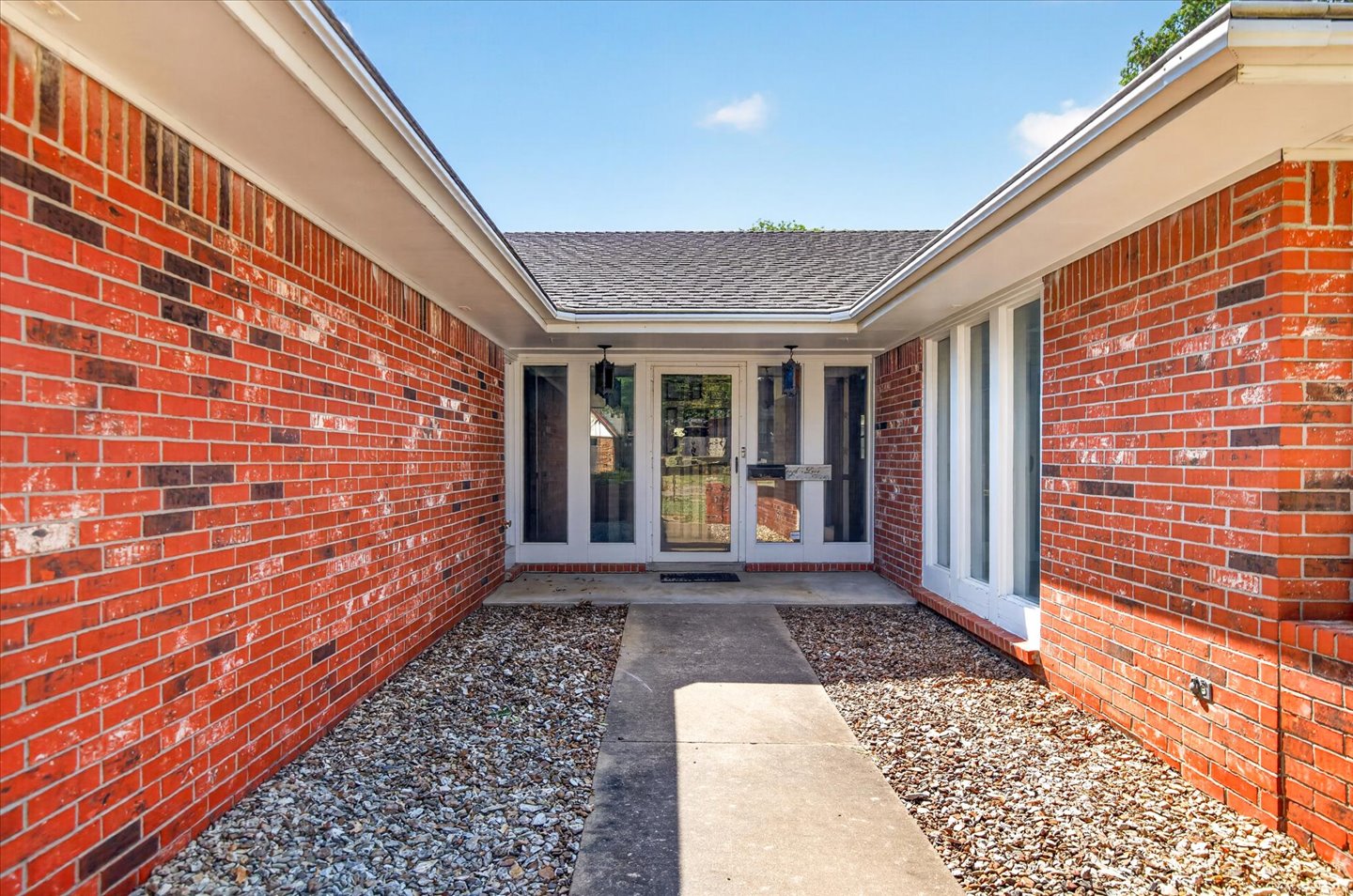 1913 Rolling Hills Drive Bartlesville OK 74006