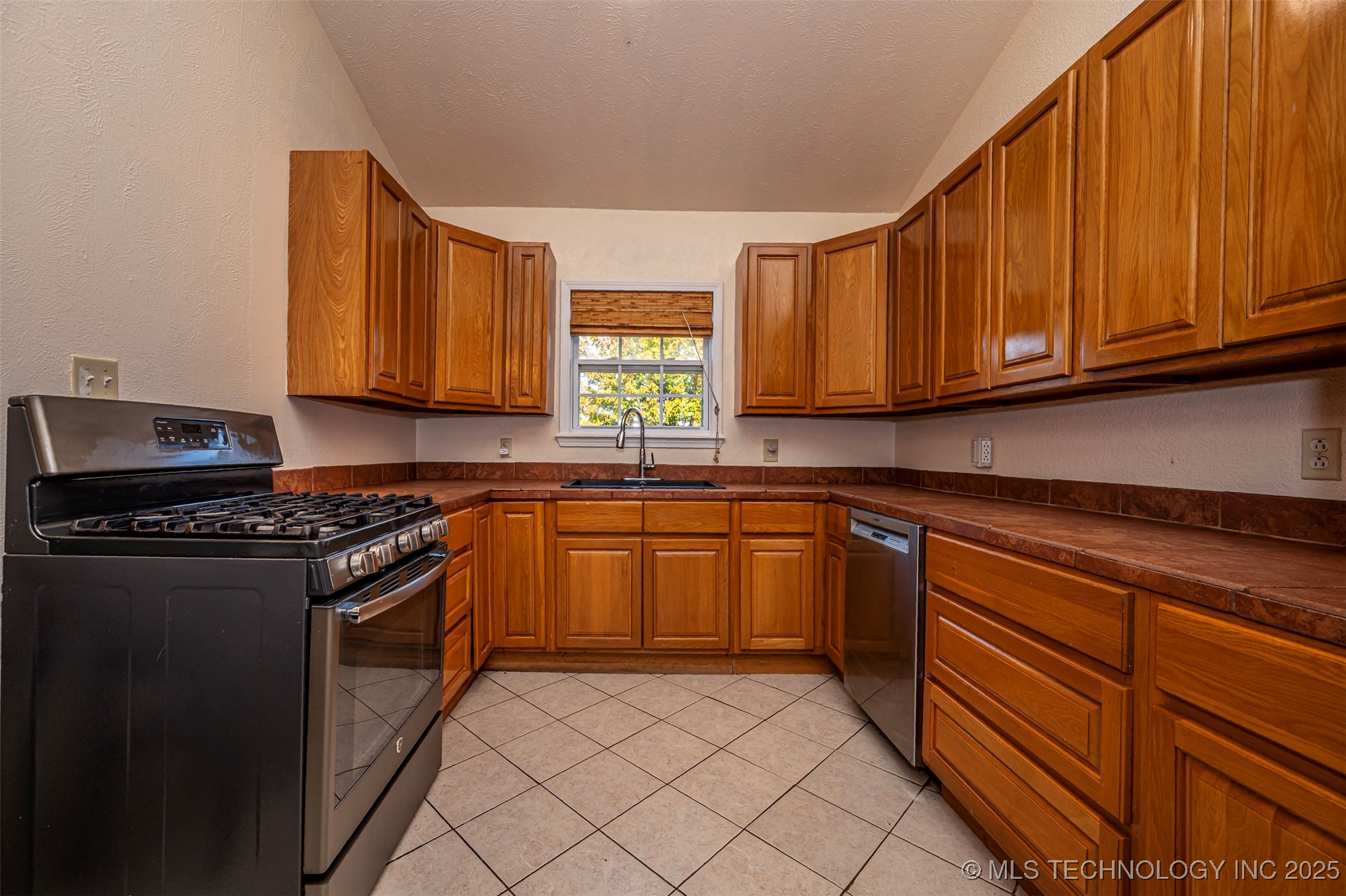 5472 S Highway 377 Kingston OK 73439