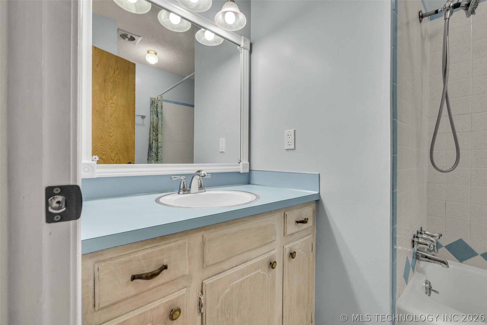 2332 S Nogales Avenue Tulsa OK 74107