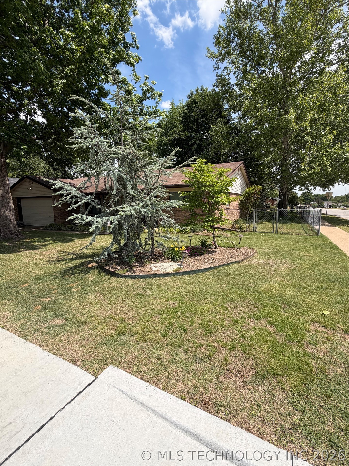 1631 S 1st Place Broken Arrow OK 74012