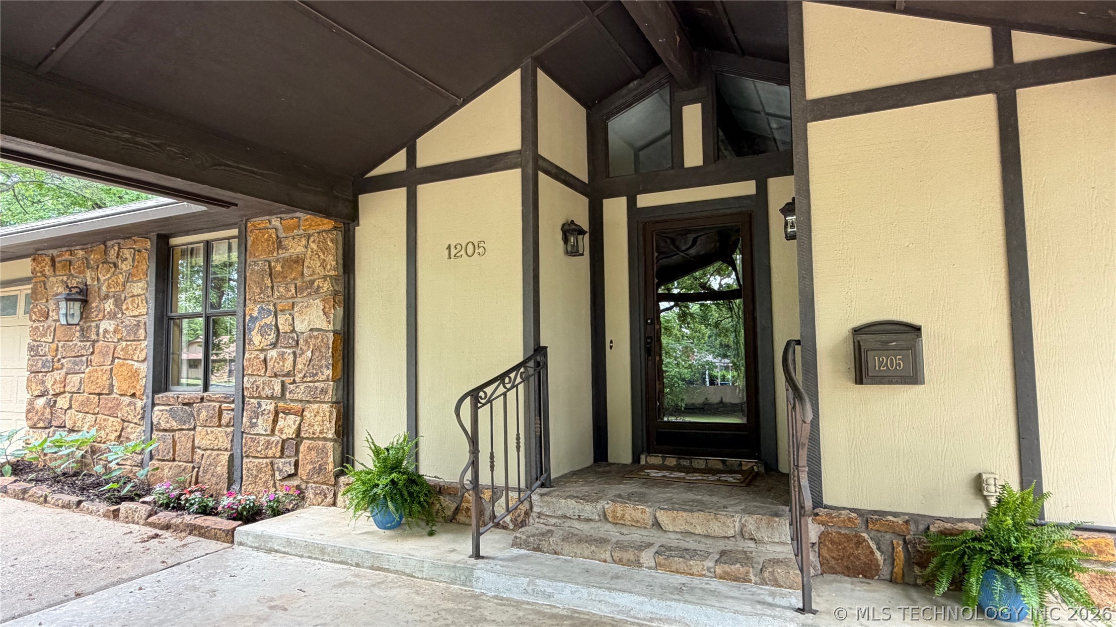 1205 E 10th Street Sand Springs OK 74063