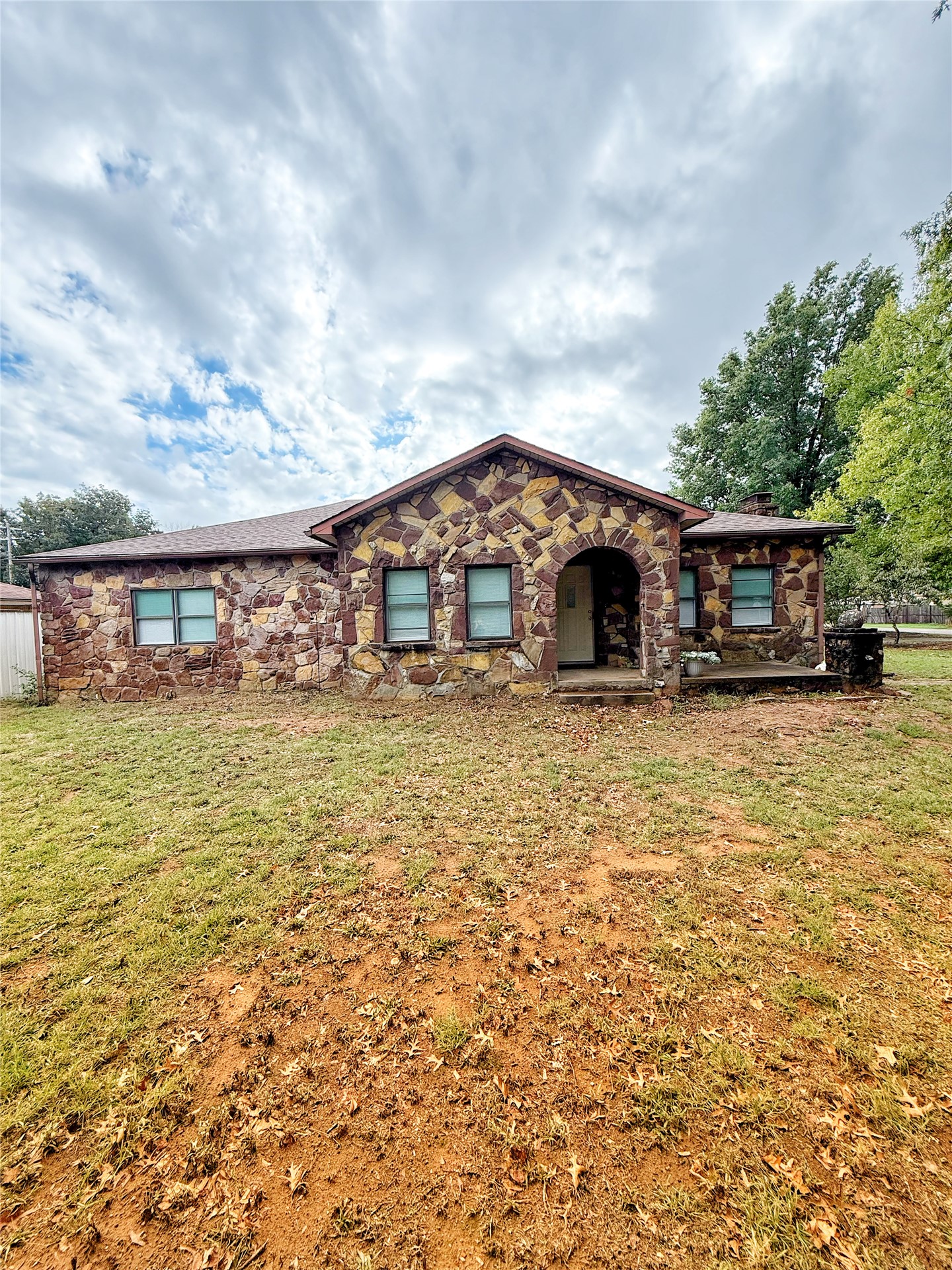 301 Warren Street Holdenville OK 74848