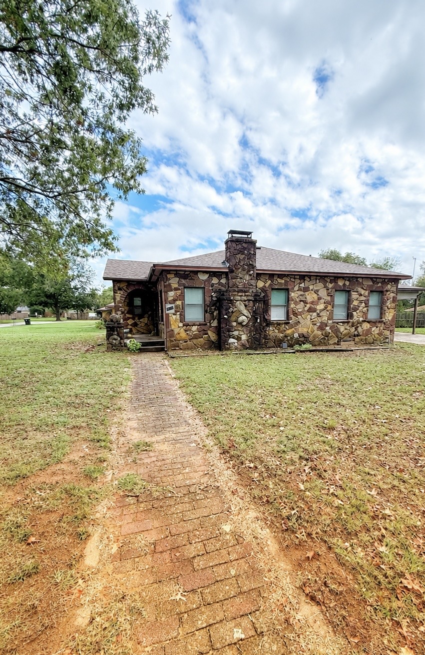 301 Warren Street Holdenville OK 74848