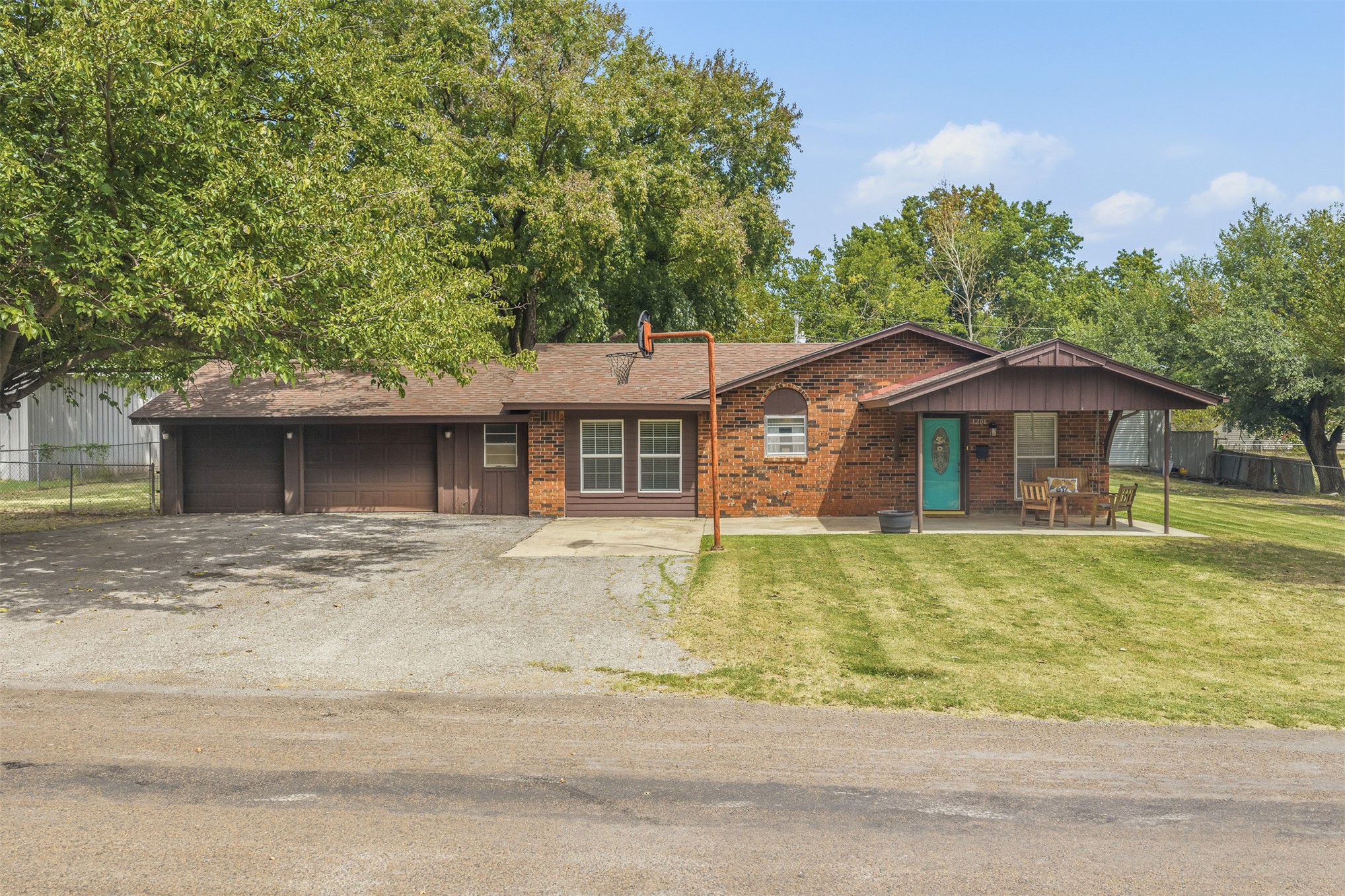 1206 E Schmid Wynnewood OK 73098