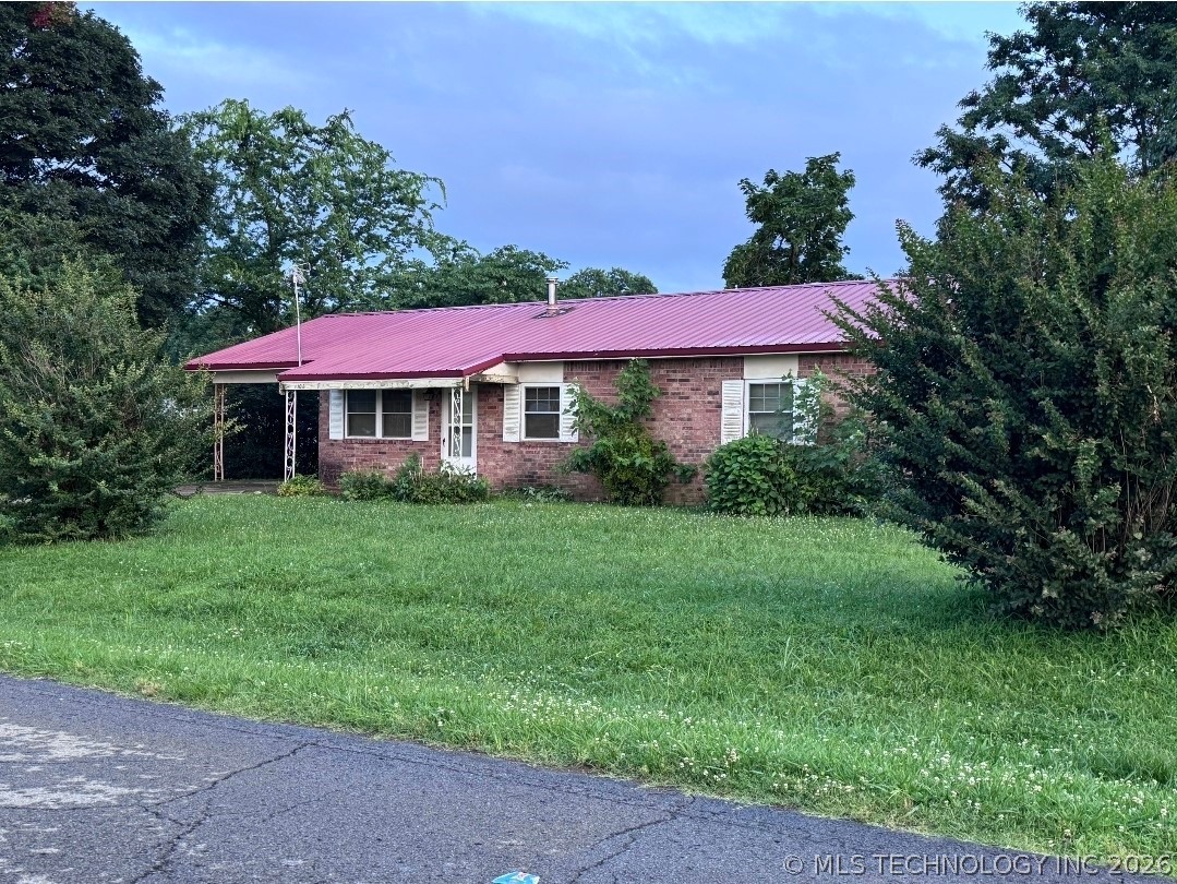 1106 W Hickory Street Stilwell OK 74960