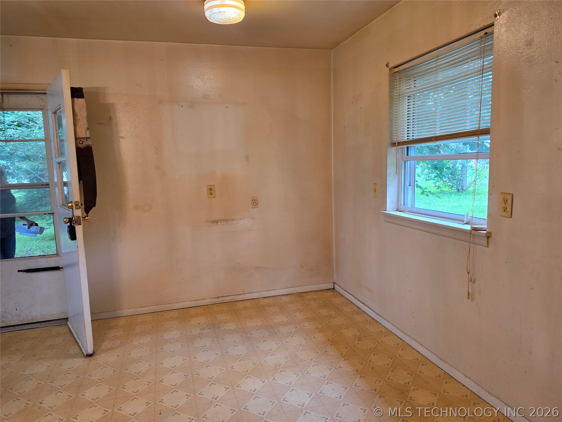 1106 W Hickory Street Stilwell OK 74960