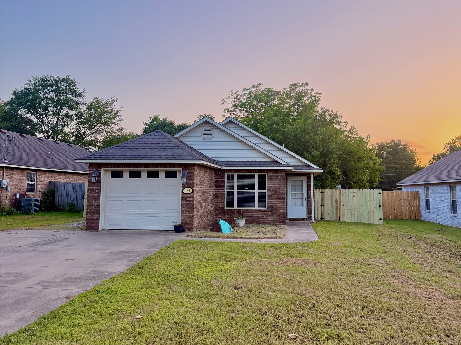 921 S Locust Sallisaw OK 74955