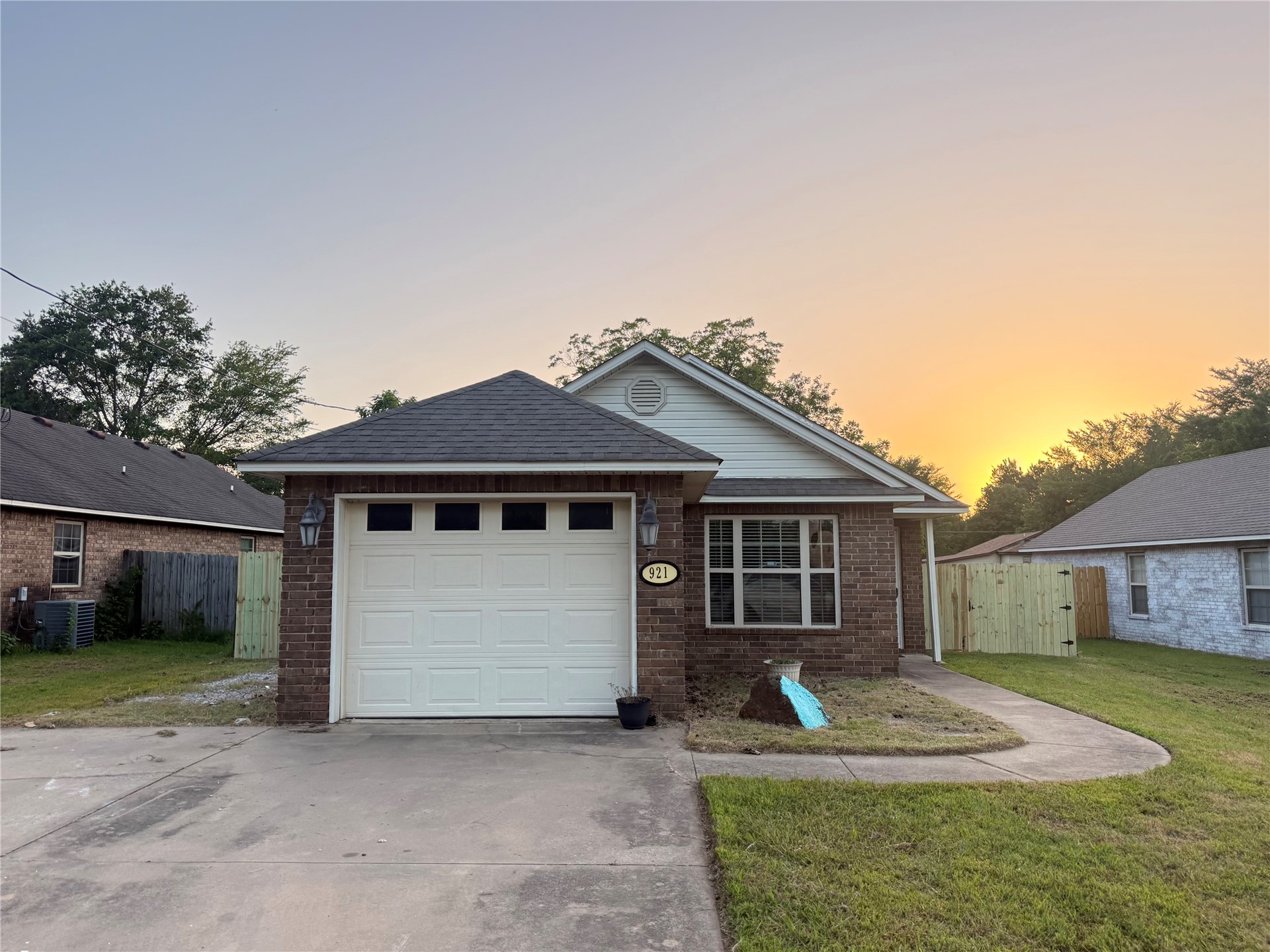 921 S Locust Sallisaw OK 74955