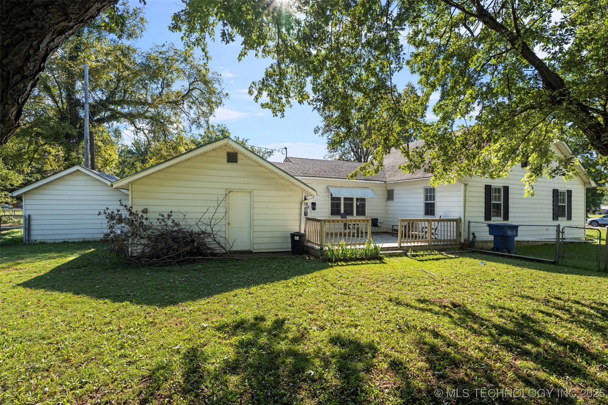 320 W Tahlequah Vinita OK 74301