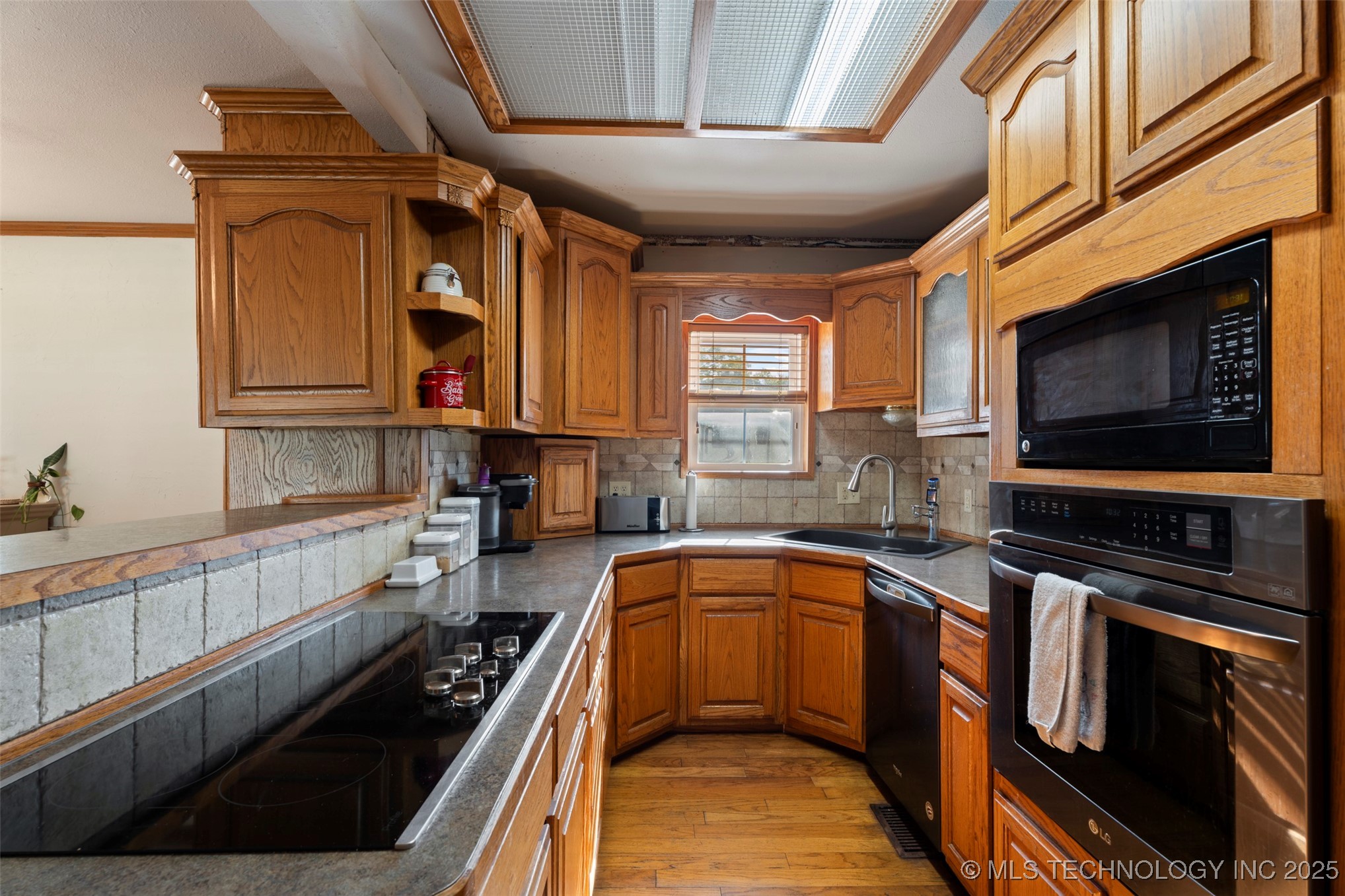320 W Tahlequah Vinita OK 74301
