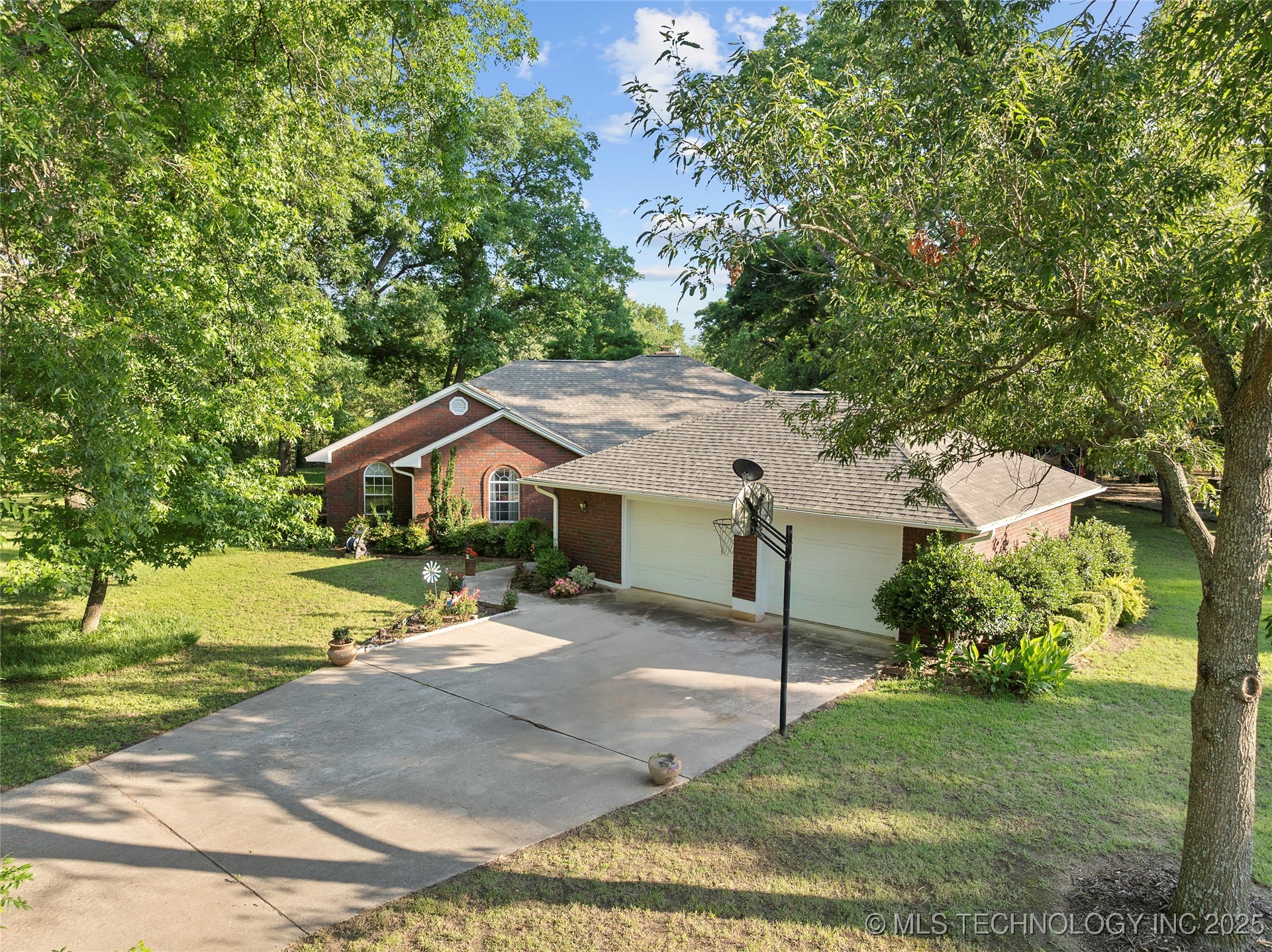 145 Cross Creek Lone Grove OK 73401