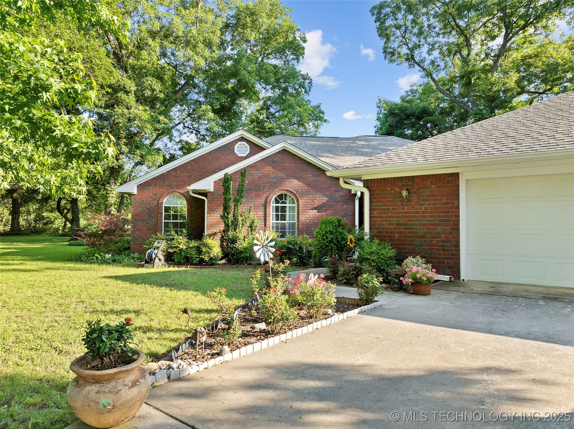 145 Cross Creek Lone Grove OK 73401
