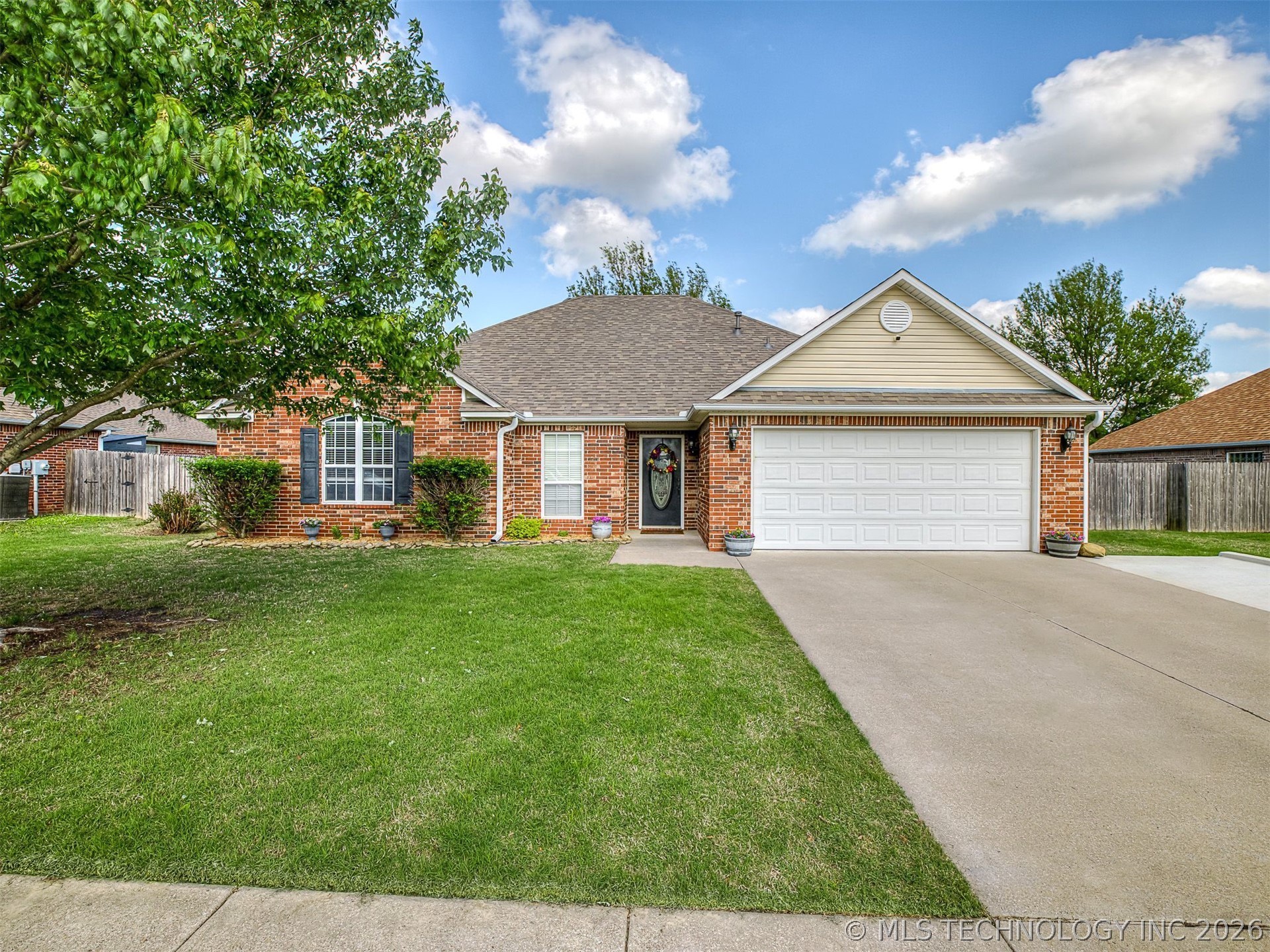 2004 Charleston Drive Bartlesville OK 74006
