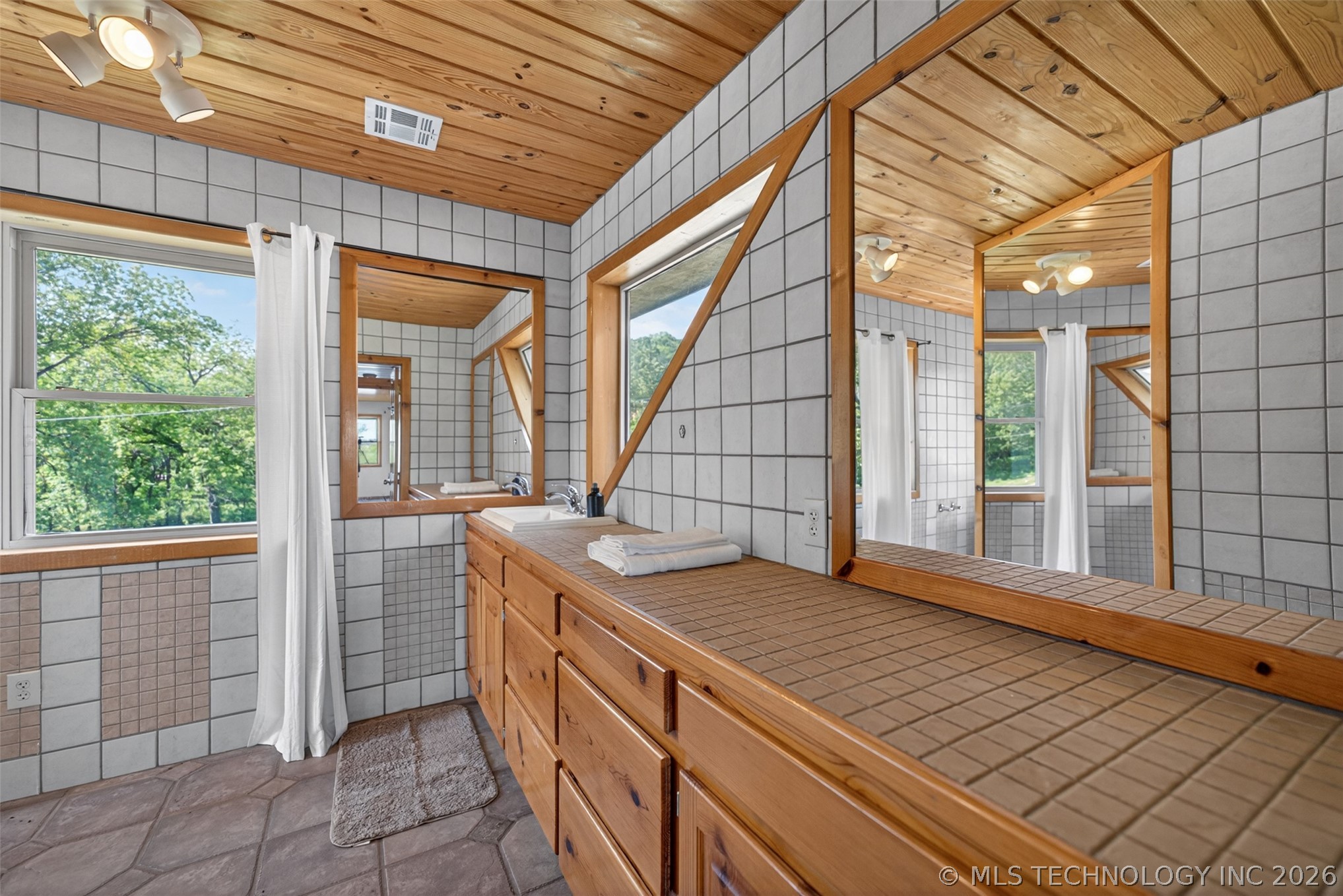 9212 N 447 Road Spavinaw OK 74366
