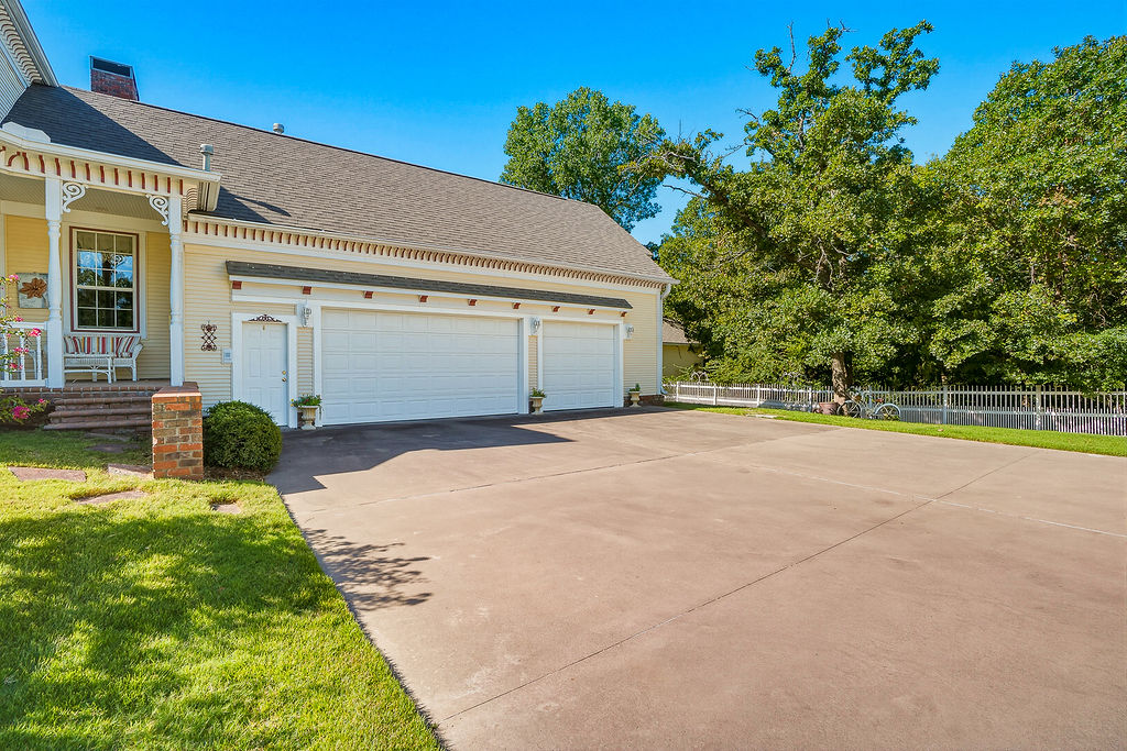 1009 SE County Road Ada OK 74820