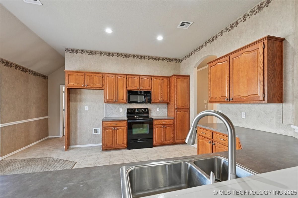 2000 N 6th Street Broken Arrow OK 74012
