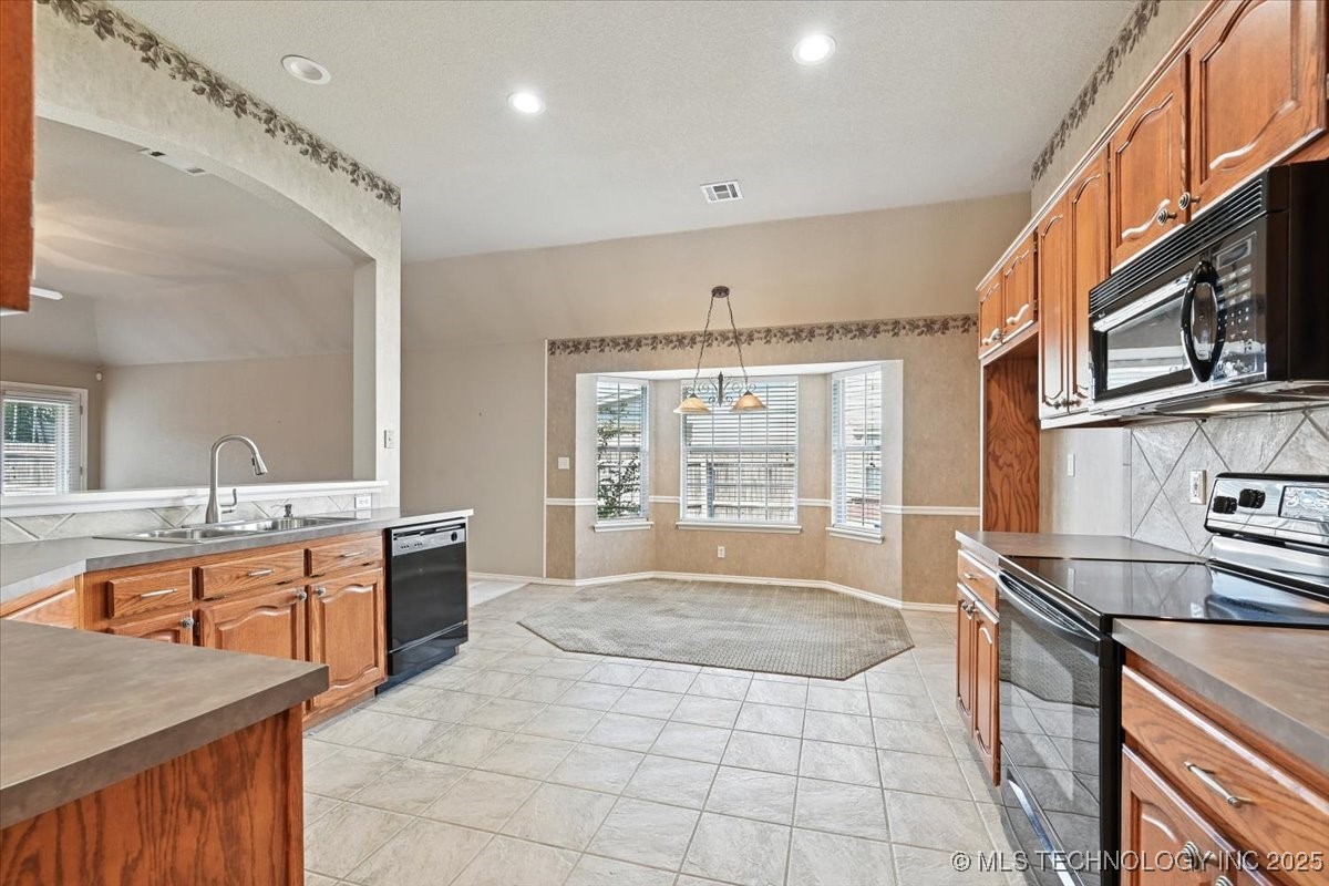 2000 N 6th Street Broken Arrow OK 74012
