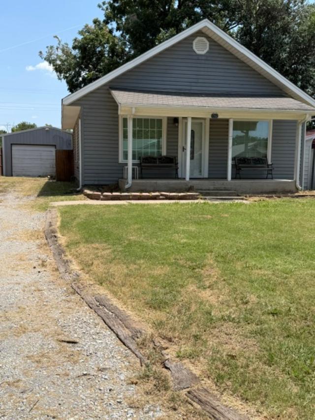 605 N Burgess Street Holdenville OK 74848
