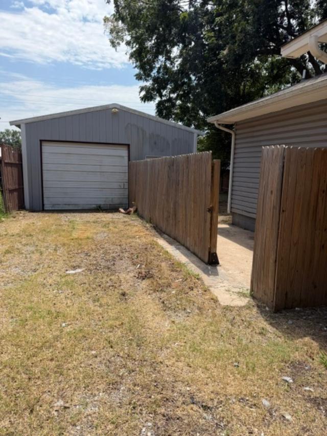 605 N Burgess Street Holdenville OK 74848