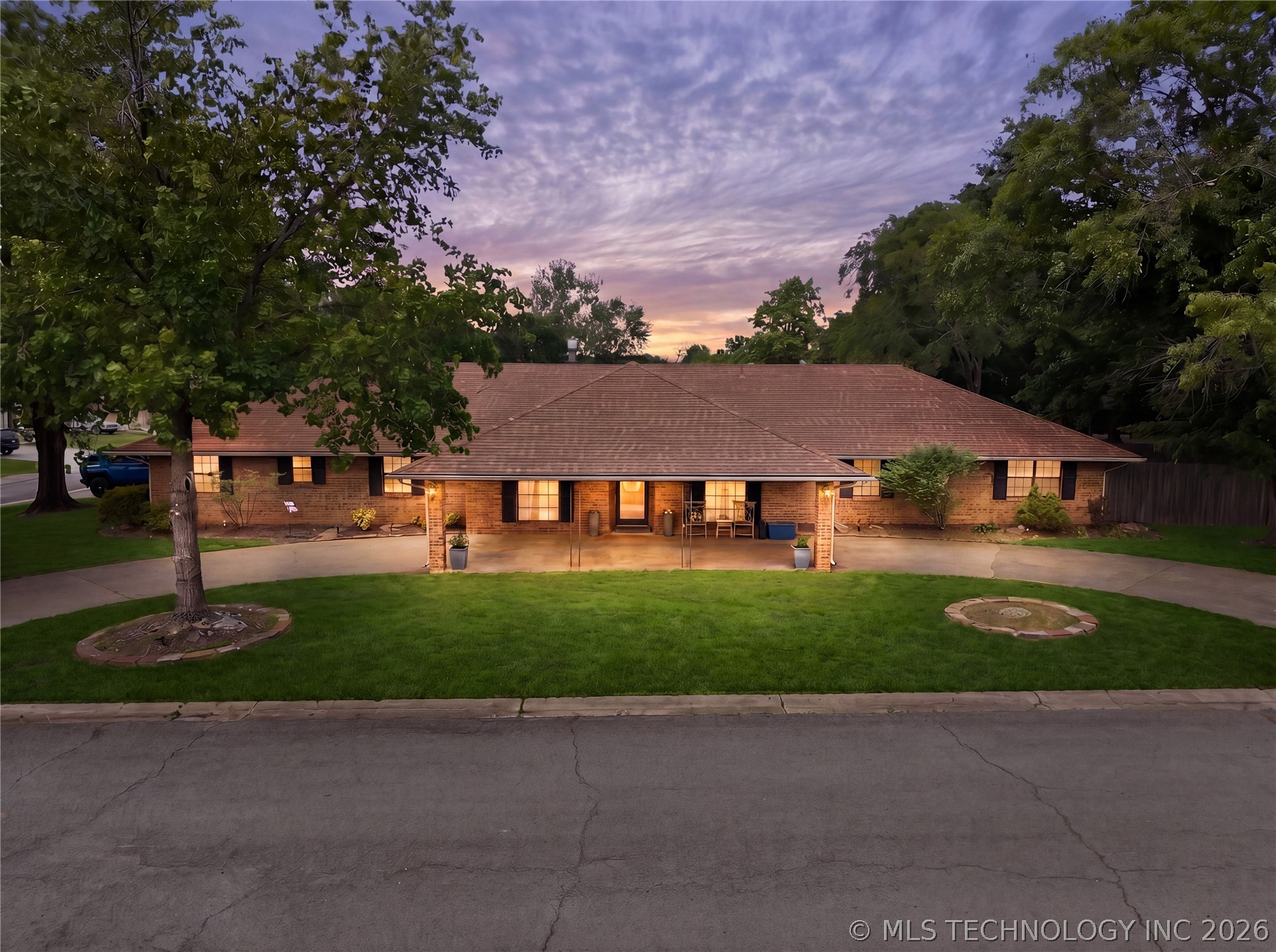 1613 S Colonial Circle Sallisaw OK 74955
