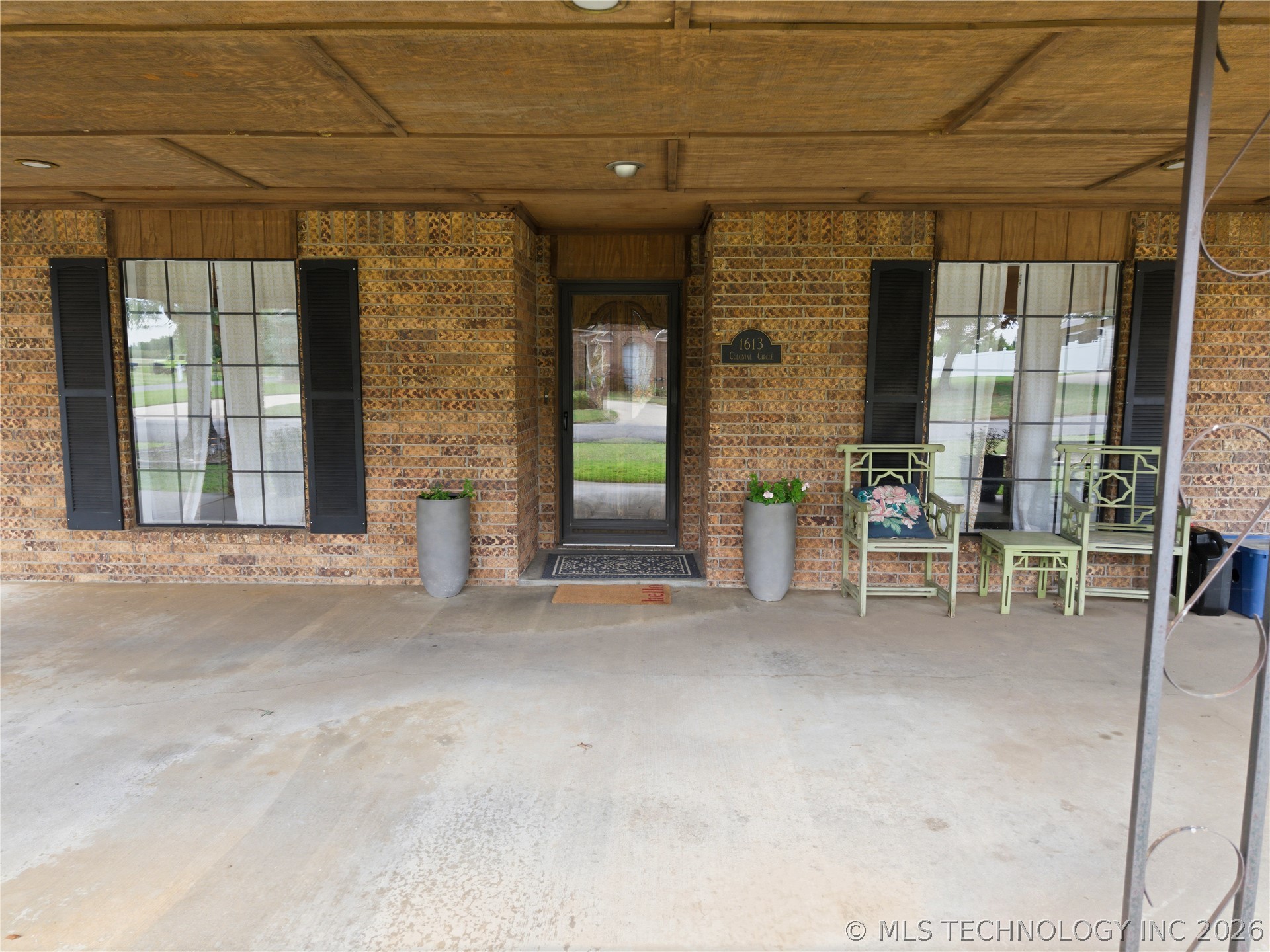 1613 S Colonial Circle Sallisaw OK 74955