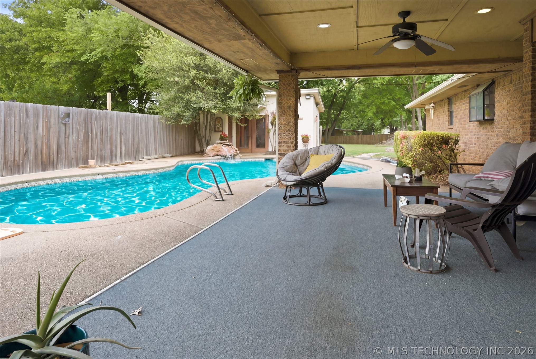 1613 S Colonial Circle Sallisaw OK 74955