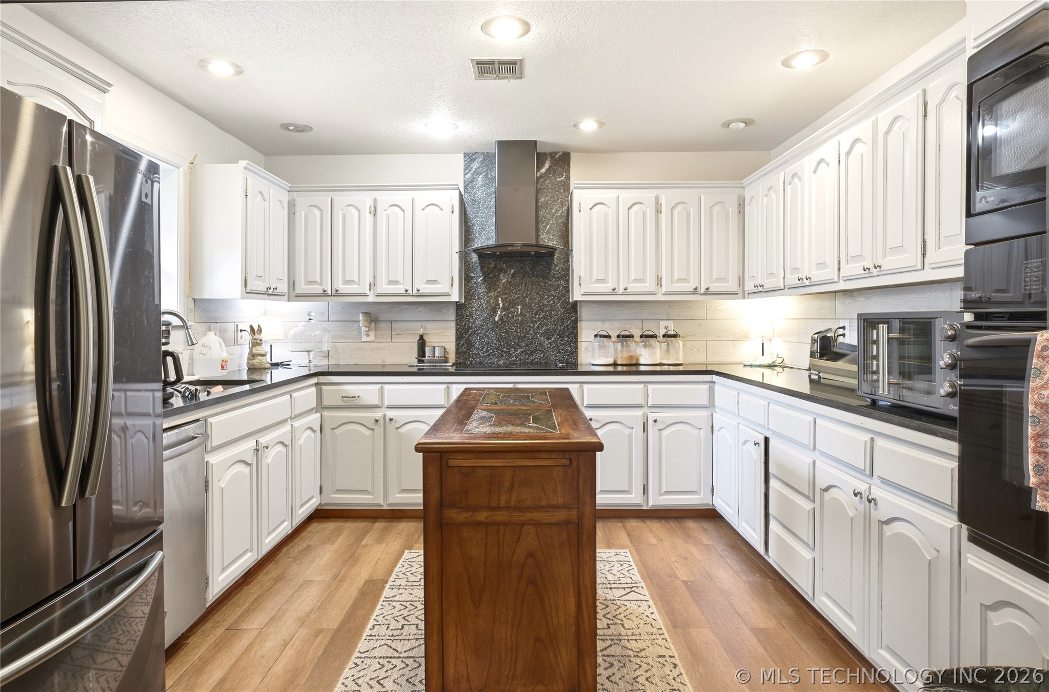 1613 S Colonial Circle Sallisaw OK 74955
