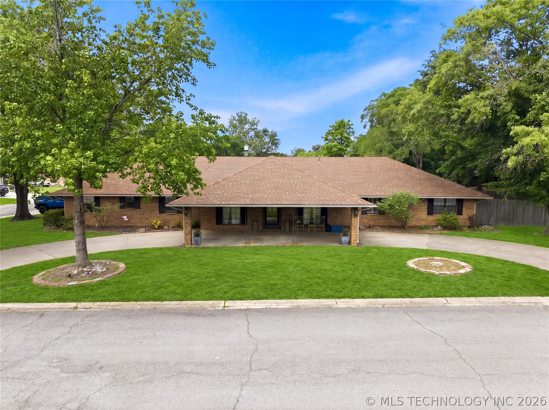 1613 S Colonial Circle Sallisaw OK 74955