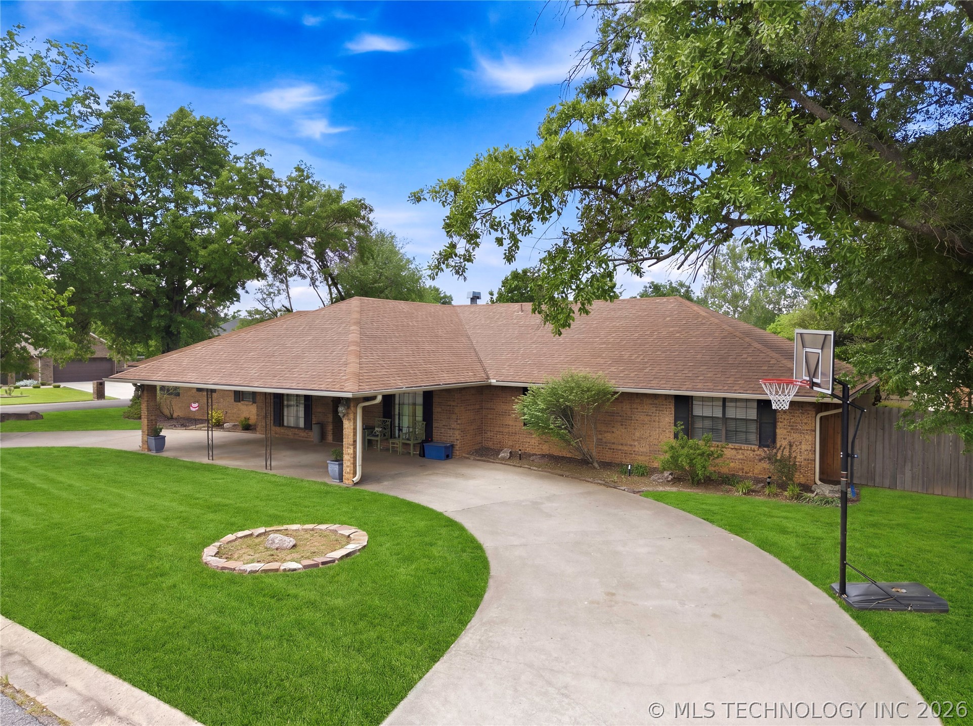 1613 S Colonial Circle Sallisaw OK 74955