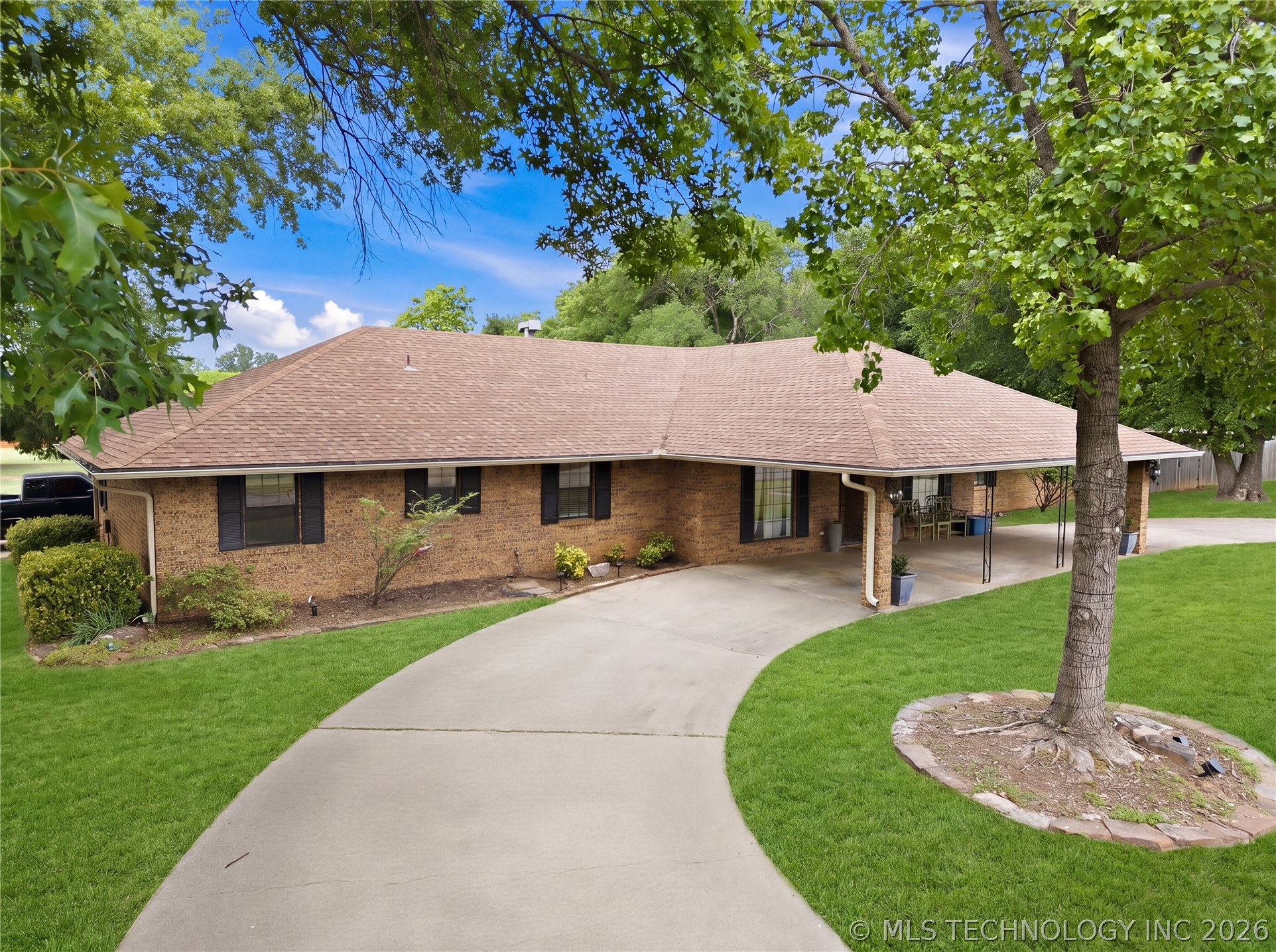 1613 S Colonial Circle Sallisaw OK 74955